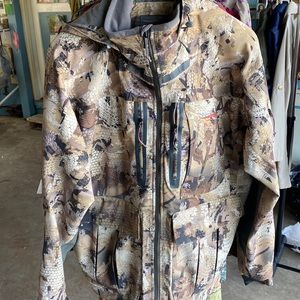 Sitka waterproof hunting/fishing jacket- brand new